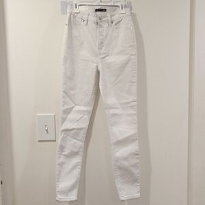 High-Rise White Skinny Jeans - Women